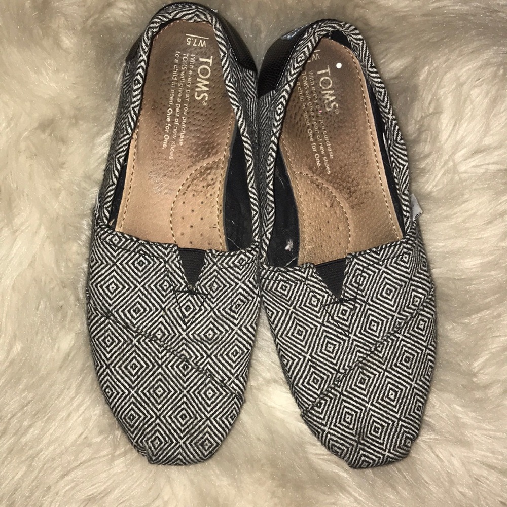 Grey and White Toms